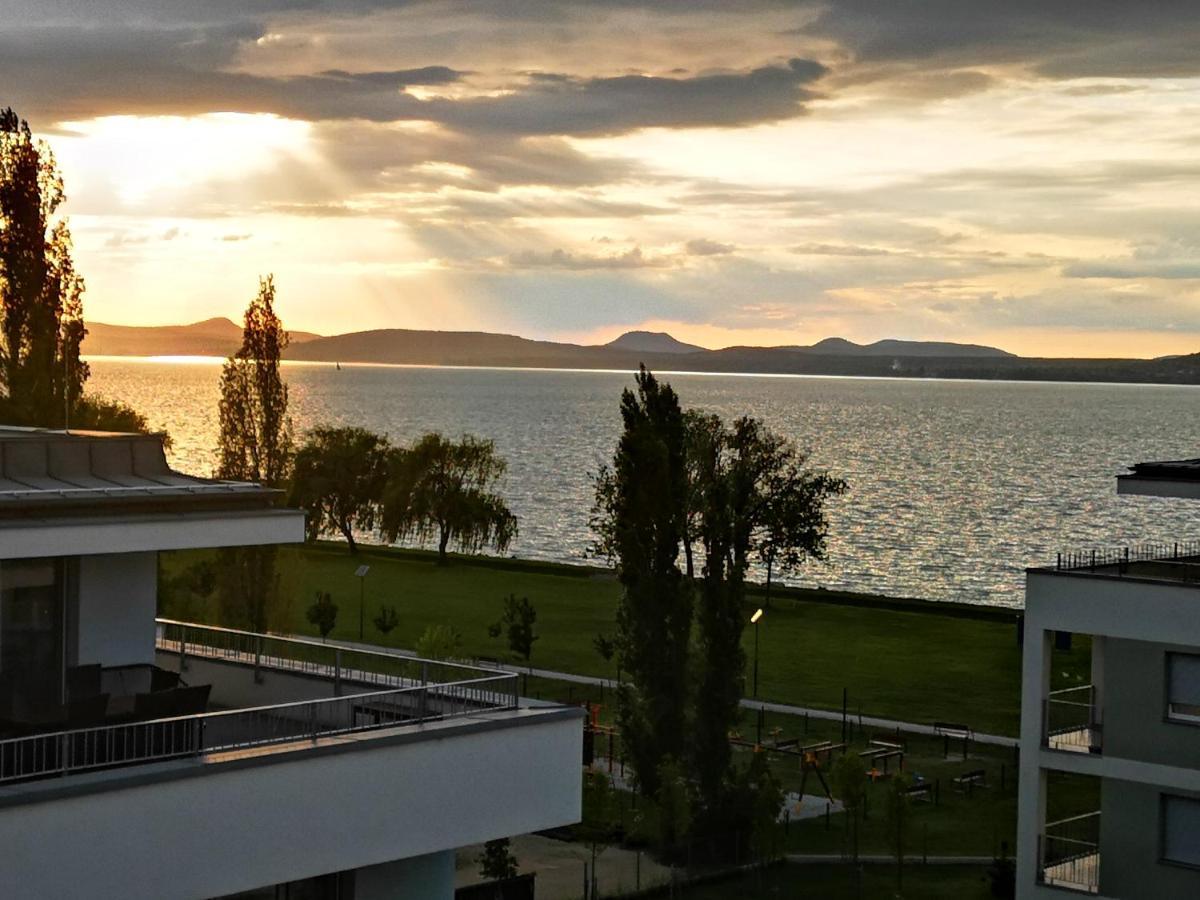 Silver Gray Appartment Balatonlelle Extérieur photo